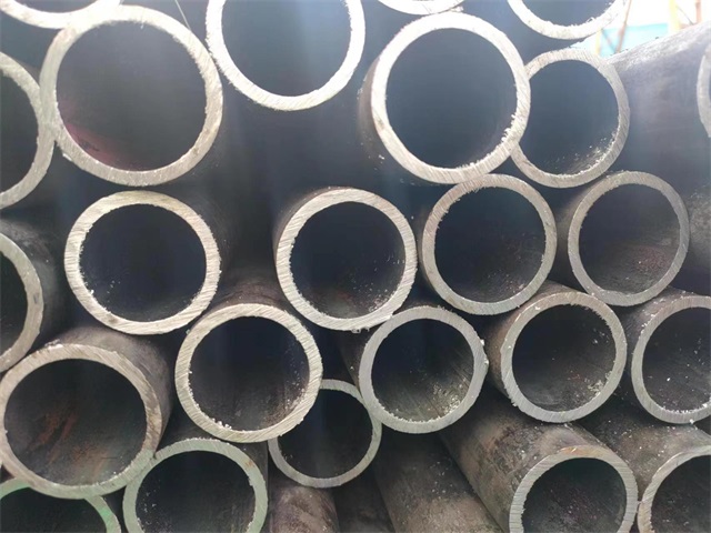 伊犁10#结构用无缝钢管